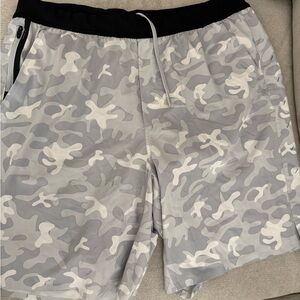 Ten Thousand “snow camo” XL 9 inch interval shorts.